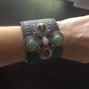 Andara Medallion Cuff